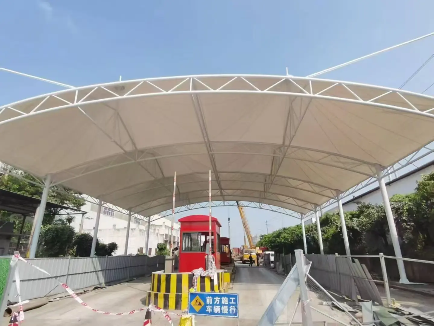 【贵州道真雨棚】怎么选择【源头工厂】:解决雨棚建造盲目选择的选型标准